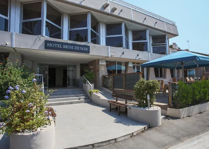 Hotel Brise de Mer - Piscine intérieure&extérieure Saint-Raphaël